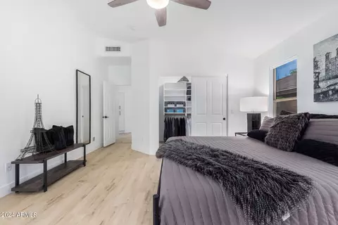 4366 E Abraham Ln, Phoenix, AZ 85050 photo 21