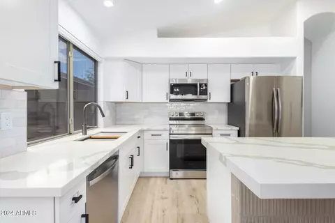 4366 E Abraham Ln, Phoenix, AZ 85050 photo 13