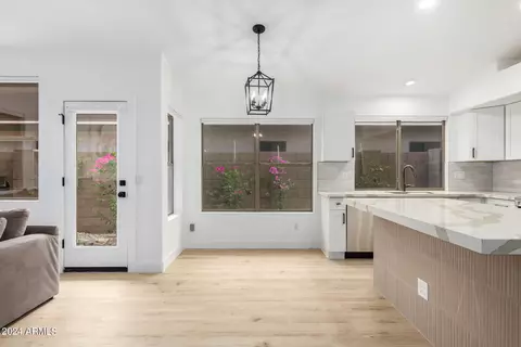 4366 E Abraham Ln, Phoenix, AZ 85050 photo 15