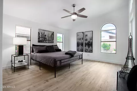 4366 E Abraham Ln, Phoenix, AZ 85050 photo 19