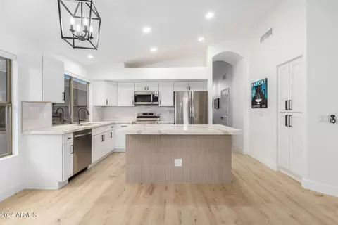 4366 E Abraham Ln, Phoenix, AZ 85050 photo 11