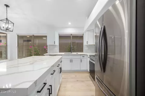 4366 E Abraham Ln, Phoenix, AZ 85050 photo 14