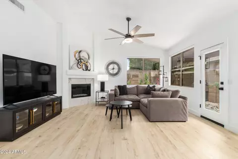 4366 E Abraham Ln, Phoenix, AZ 85050 photo 16