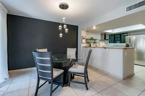 513 E Kerry Ln, Phoenix, AZ 85024 photo 4