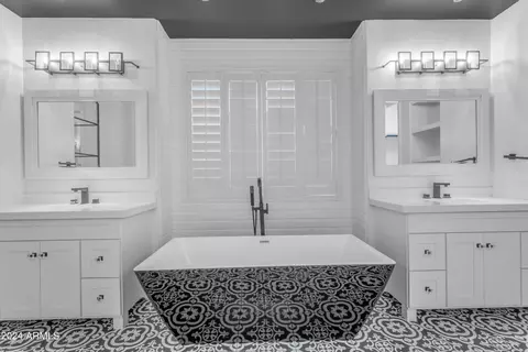 Bath - 3279 E Vallejo Ct, Gilbert, AZ 85298 photo 2 of 8