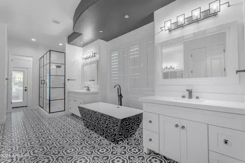 Bath - 3279 E Vallejo Ct, Gilbert, AZ 85298 photo 3 of 8