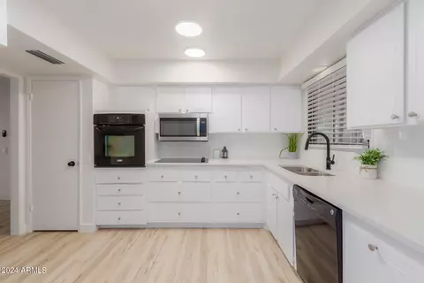 12307 W Parkwood Dr, Sun City West, AZ 85375