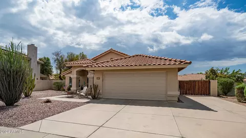 7251 W Los Gatos Dr, Glendale, AZ 85310