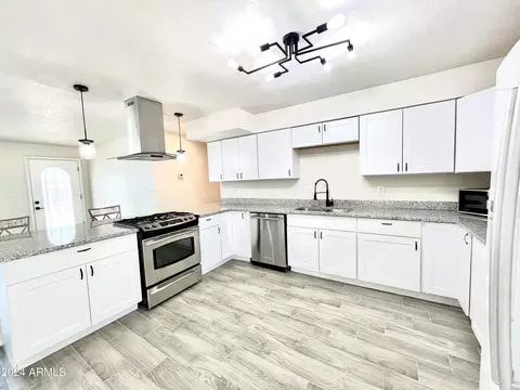 8829 W Mulberry Dr, Phoenix, AZ 85037
