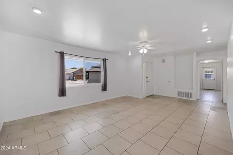 5613 N 45th Dr, Glendale, AZ 85301 photo 6