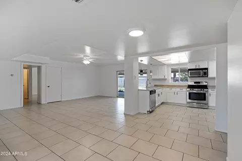 5613 N 45th Dr, Glendale, AZ 85301 photo 8