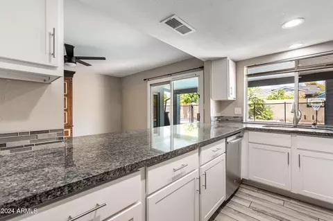 860 E Paradise Ln, Phoenix, AZ 85022 photo 13