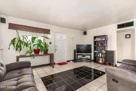 1014 E Weldon Ave, Phoenix, AZ 85014 photo 3