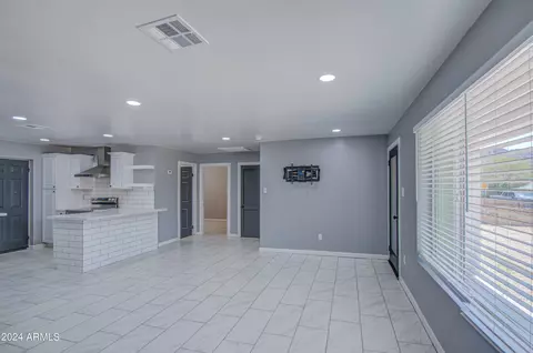 1308 E Becker Ln, Phoenix, AZ 85020 photo 4