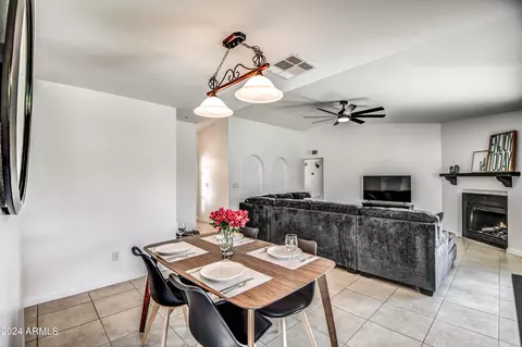 4825 E Desert View Dr, Phoenix, AZ 85044 photo 4