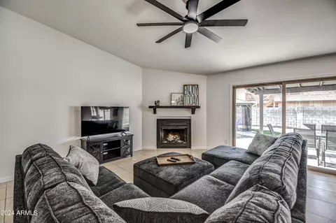 4825 E Desert View Dr, Phoenix, AZ 85044 photo 8