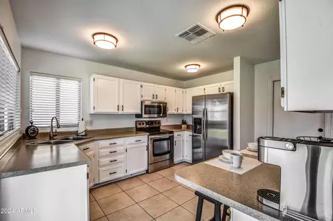 4825 E Desert View Dr, Phoenix, AZ 85044 photo 11