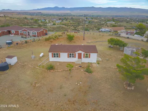 10803 E Henderson Rd, Dewey, AZ 86327