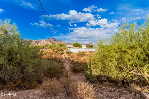 Exterior - 735 N Arroya Rd, Apache Junction, AZ 85119 photo 17 of 20