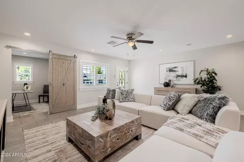 4934 E Mitchell Dr, Phoenix, AZ 85018 photo 4