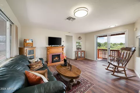 17465 E Meadow Ln, Mayer, AZ 86333 photo 4