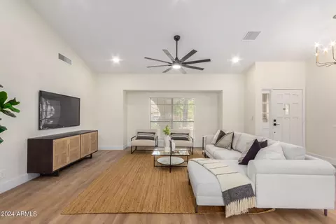 672 E Linda Ln, Gilbert, AZ 85234 photo 2