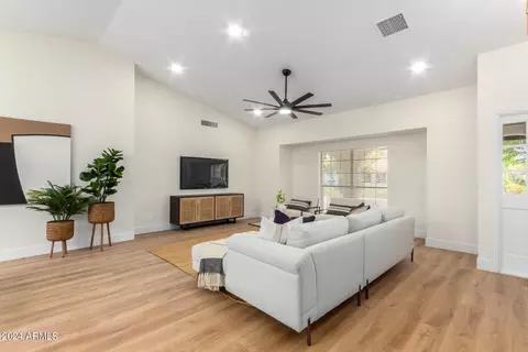 672 E Linda Ln, Gilbert, AZ 85234 photo 3