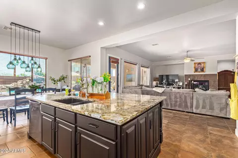 Kitchen - 3159 E Coconino Dr, Gilbert, AZ 85298 photo 4 of 4