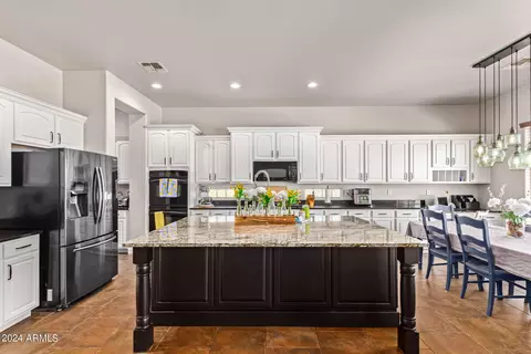 Kitchen - 3159 E Coconino Dr, Gilbert, AZ 85298 photo 3 of 4