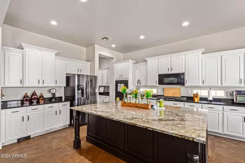 Kitchen - 3159 E Coconino Dr, Gilbert, AZ 85298 photo 2 of 4