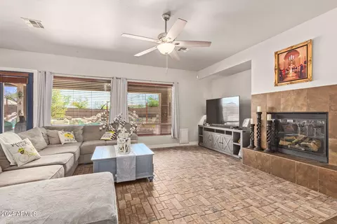 Living - 3159 E Coconino Dr, Gilbert, AZ 85298 photo 4 of 4