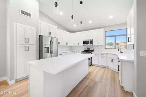 1089 S Western Skies Dr, Gilbert, AZ 85296