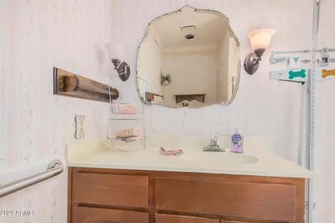 Bath - 5365 E Sagebrush St, Apache Junction, AZ 85119 photo 9 of 10