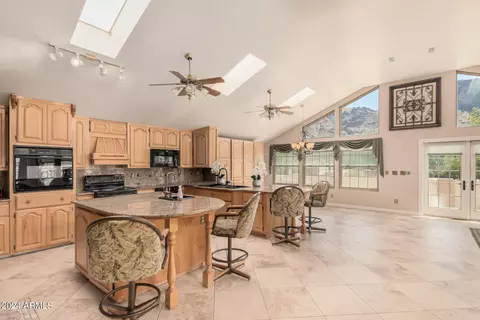 Kitchen - 5365 E Sagebrush St, Apache Junction, AZ 85119 photo 3 of 7
