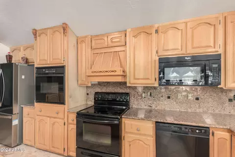 Kitchen - 5365 E Sagebrush St, Apache Junction, AZ 85119 photo 6 of 7