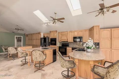 Kitchen - 5365 E Sagebrush St, Apache Junction, AZ 85119 photo 2 of 7