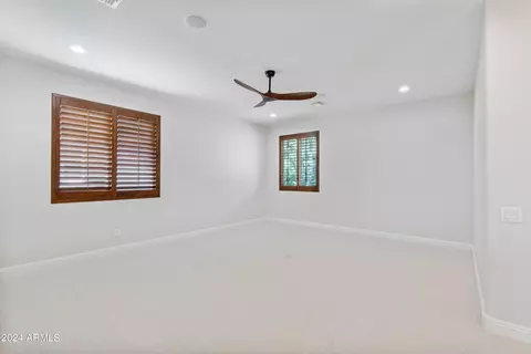 3916 E Covey Ln, Phoenix, AZ 85050 photo 21