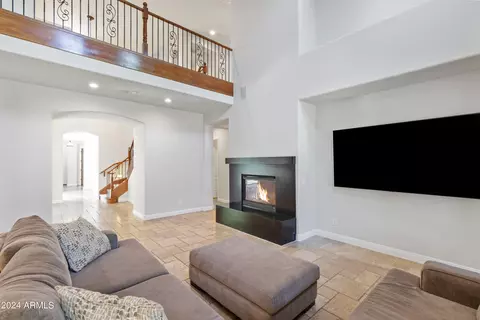 3916 E Covey Ln, Phoenix, AZ 85050 photo 4