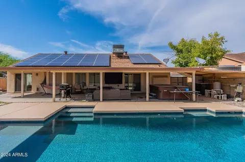 4001 W Woodridge Dr, Glendale, AZ 85308