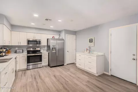 4153 E Nancy Ln, Phoenix, AZ 85042 photo 14