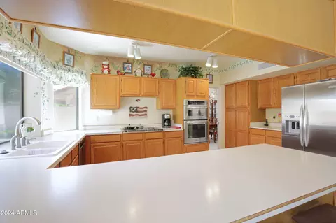 Kitchen - 1013 W Iris Dr, Gilbert, AZ 85233 photo 3 of 6