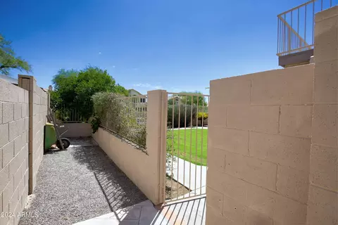 Exterior - 1013 W Iris Dr, Gilbert, AZ 85233 photo 16 of 16