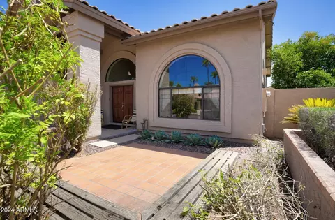 Exterior - 1013 W Iris Dr, Gilbert, AZ 85233 photo 2 of 16