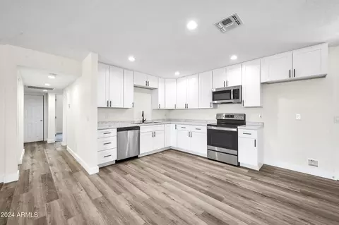 2902 W Cactus Rd, Phoenix, AZ 85029 photo 10