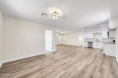 2902 W Cactus Rd, Phoenix, AZ 85029 photo 12