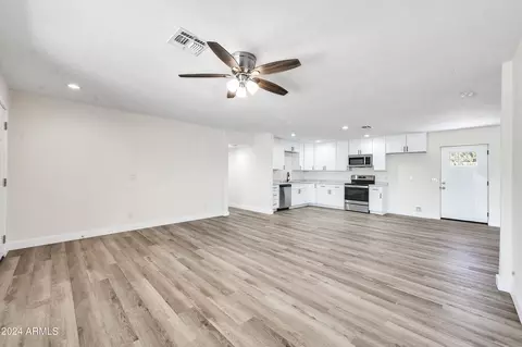 2902 W Cactus Rd, Phoenix, AZ 85029 photo 8