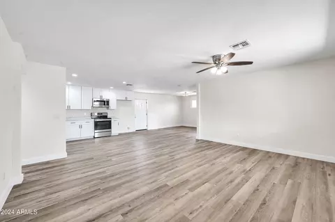 2902 W Cactus Rd, Phoenix, AZ 85029 photo 6