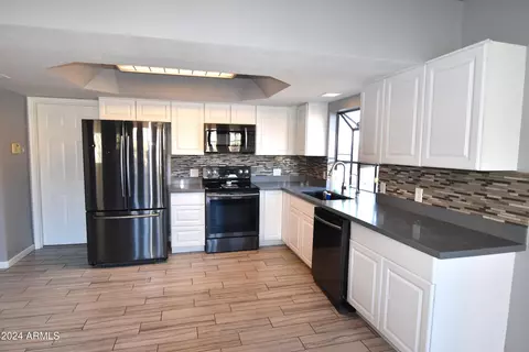 Kitchen - 423 S Arroya Rd, Apache Junction, AZ 85119 photo 1 of 3