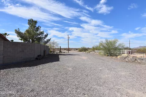 Exterior - 423 S Arroya Rd, Apache Junction, AZ 85119 photo 10 of 12
