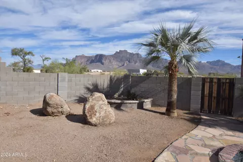 Exterior - 423 S Arroya Rd, Apache Junction, AZ 85119 photo 7 of 12